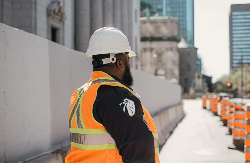 Agent de sécurité professionnel à Montréal, dont le coût reflète formation, assurance et encadrement